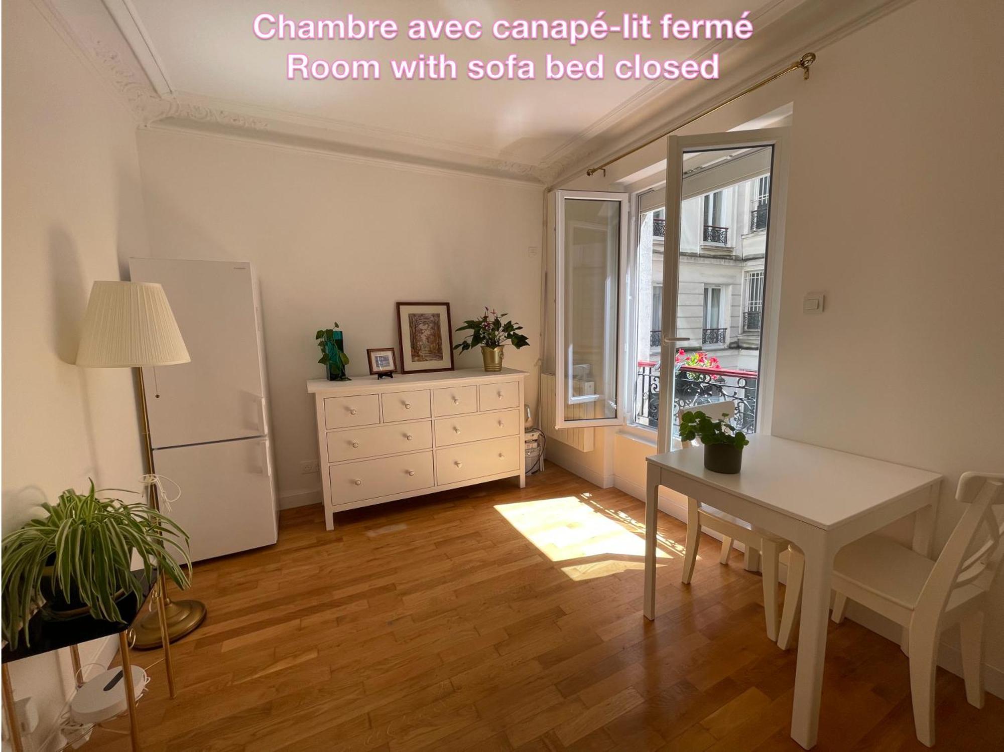 Privee, Sdb Partage, Arc De Triomphe, Metro 1, T3b, Rer C E A * Parijs