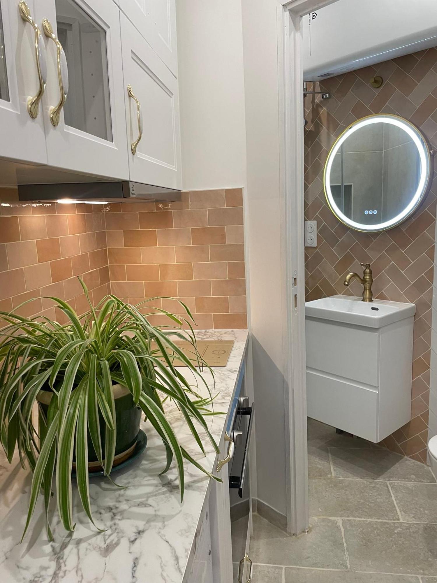 Accommodatie bij particulieren Privee, Sdb Partage, Arc De Triomphe, Metro 1, T3b, Rer C E A *